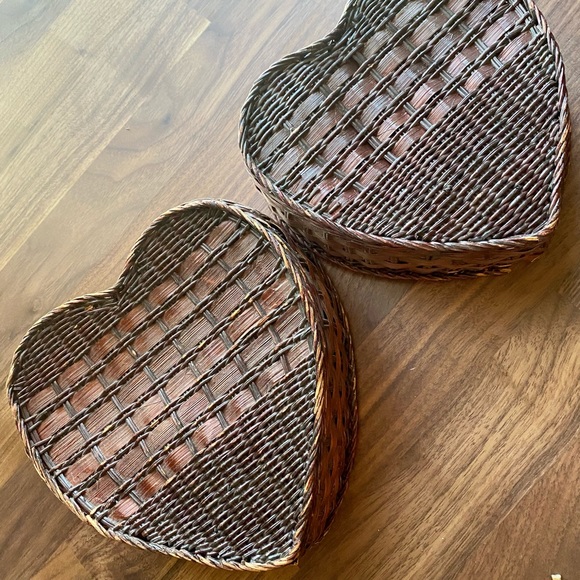 Heart Shaped Wicker Catch all Trays / Baskets 2pc. - Picture 6 of 7